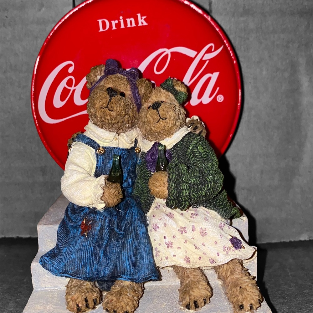 BOYDS BEARSTONE COLLECTION - COCA COLA - I'D LIKE TO TEACH THE‎ WORLD TO SING